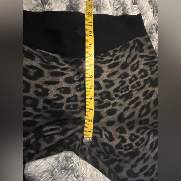 HUE Animal Print Ponte Knit black gold Legging LEOPARD SIZE Medium - Picture 5 of 9